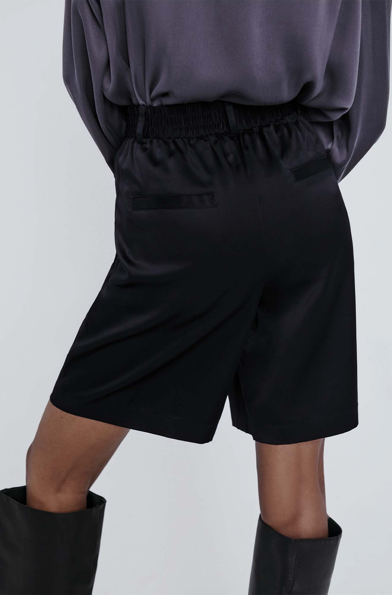 Double Pleated Shorts Black