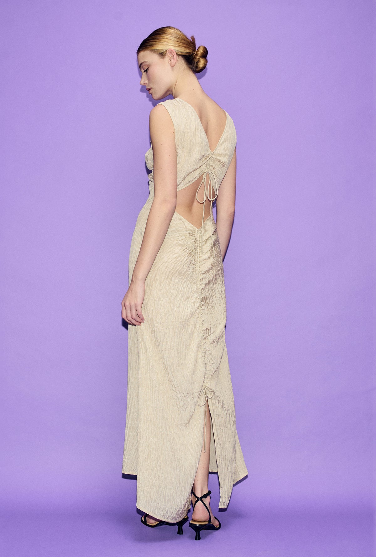Crinkle Peek-A-Boo Dress Hazelnut