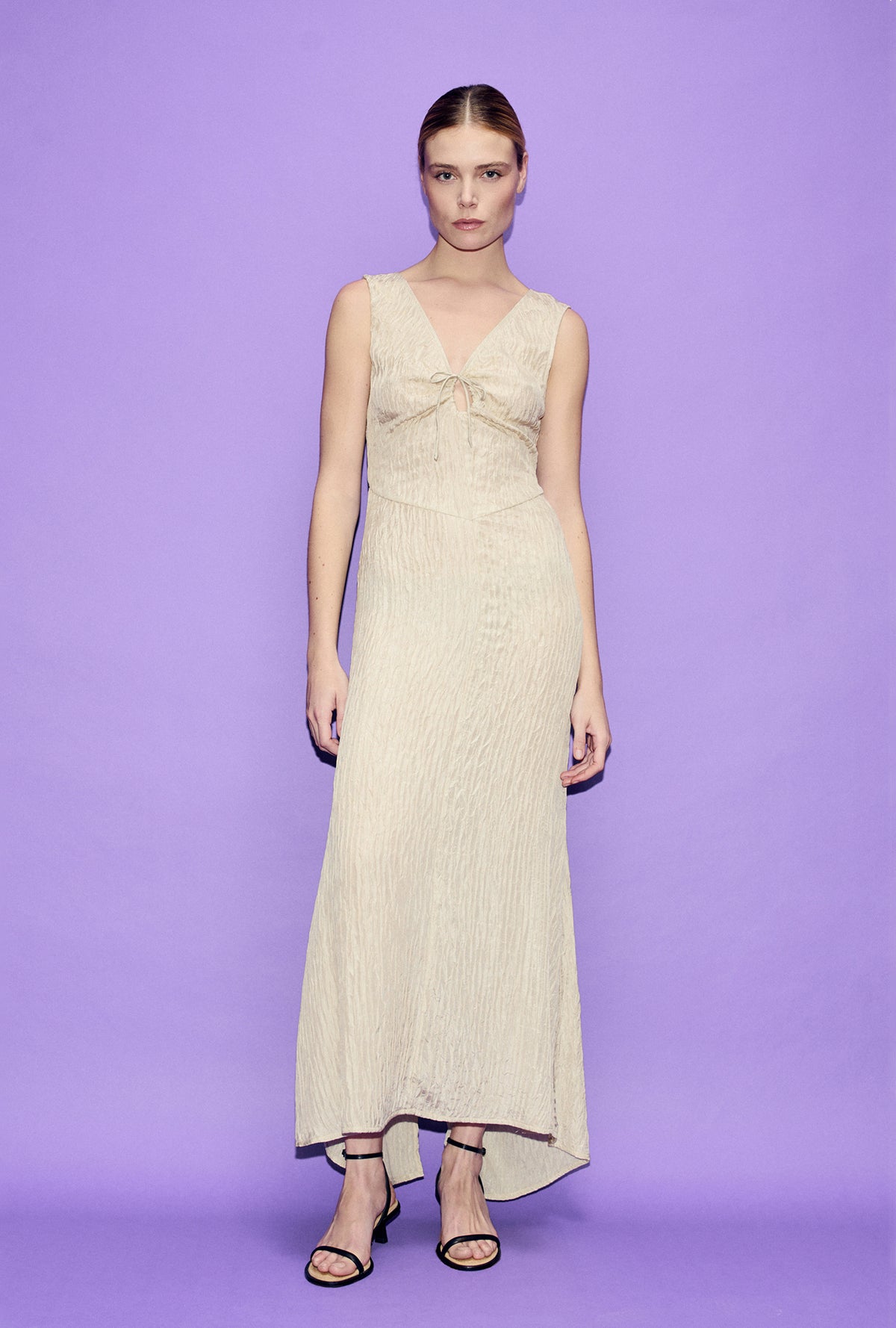 Crinkle Peek-A-Boo Dress Hazelnut